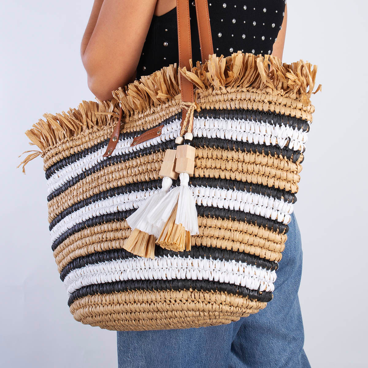 MULTICOLOR BASKET WITH FRINGE AND BEAD DECORATION GRATON
