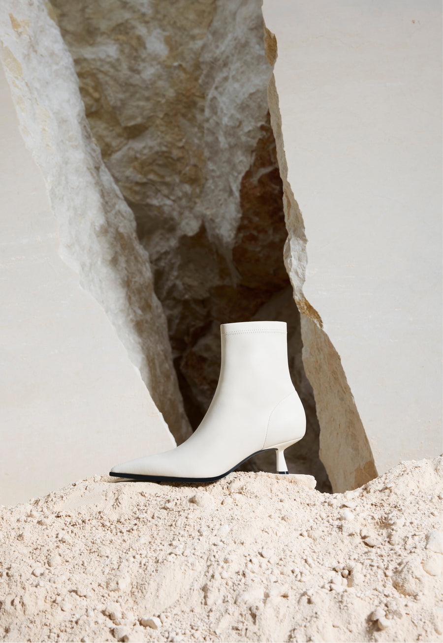 OFF-WHITE LEATHER ELASTIC ANKLE BOOTS BY MELYSSA PINTO