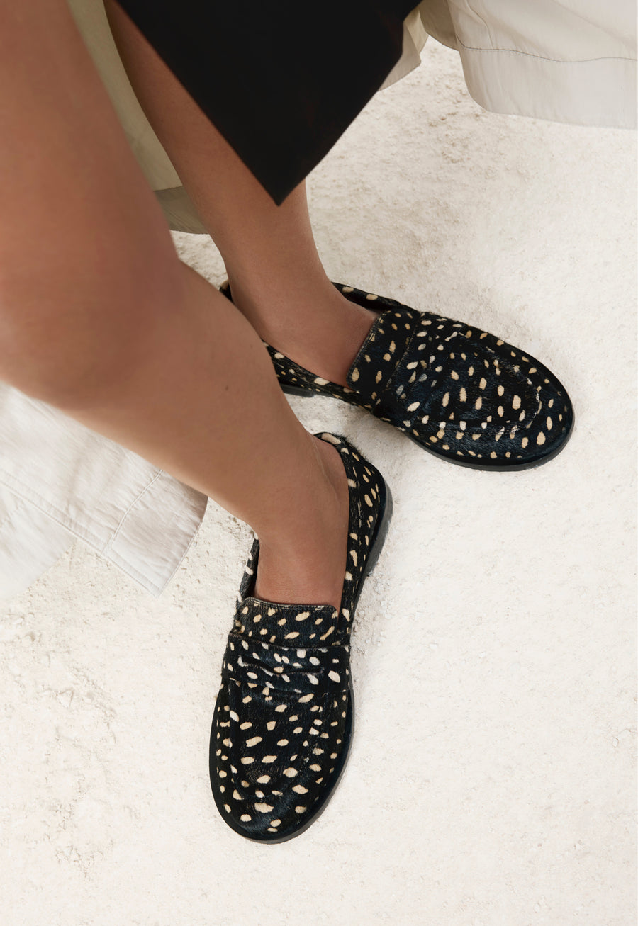 BLACK ANIMAL PRINT LEATHER LOAFERS BY MELYSSA PINTO