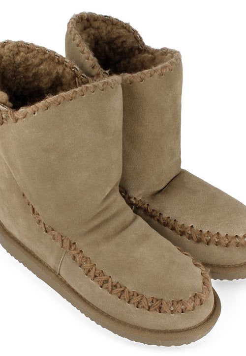 Botines taupe de estilo australiano con cuña interna para mujer  42114