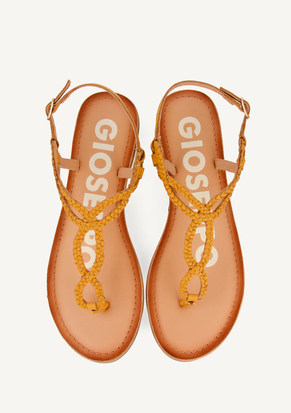 SANDALIAS DE TIRAS TRENZADAS MOSTAZA PARA MUJER FYFFE