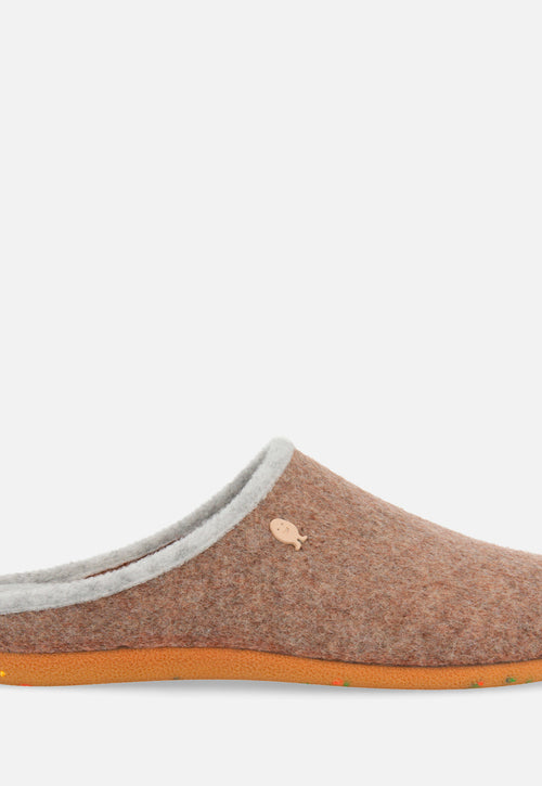 Zapatillas de estar por casa Hot Potatoes en marrón LABINSK