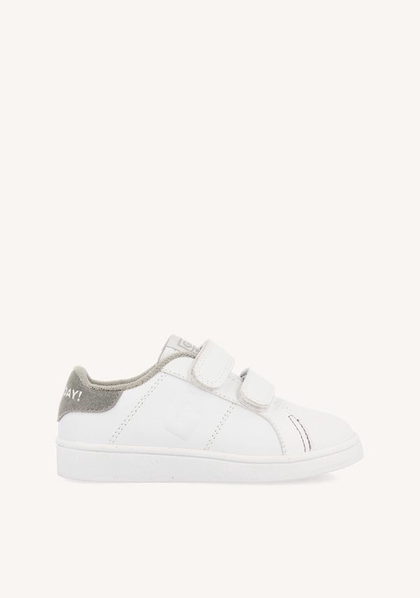SNEAKERS TIPO COLEGIAL BRANCAS COM DETALHE EM CINZENTO E FECHO DUPLO AJUSTÁVEL VOLSK