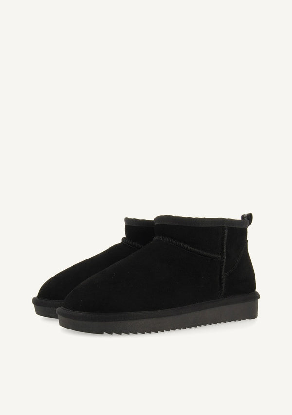 BOTAS AUSTRALIANAS COLOR NEGRO DE CAÑA BAJA PARA MUJER BEREK