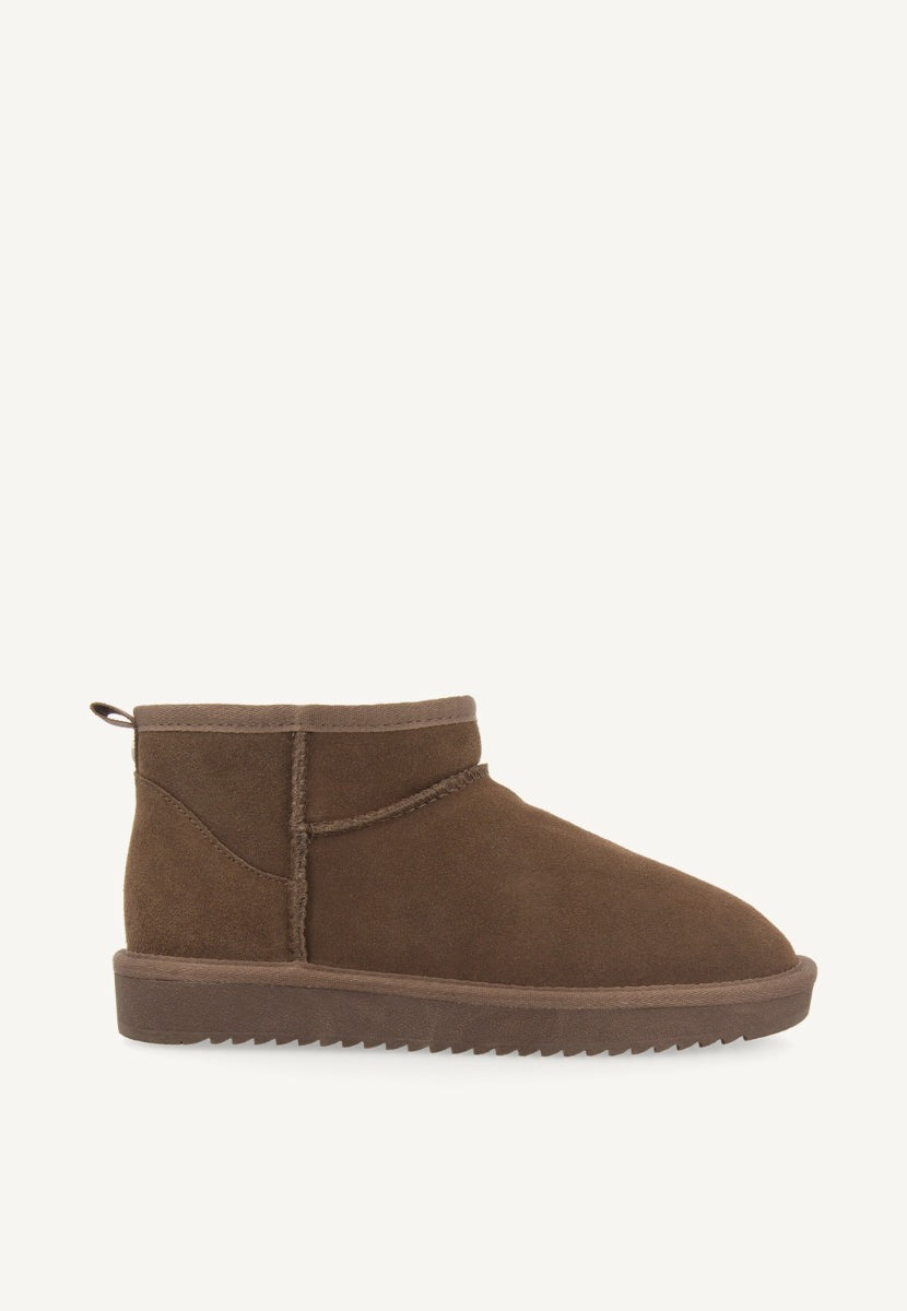 BOTAS AUSTRALIANAS COLOR TAUPE DE CAÑA BAJA PARA MUJER BEREK