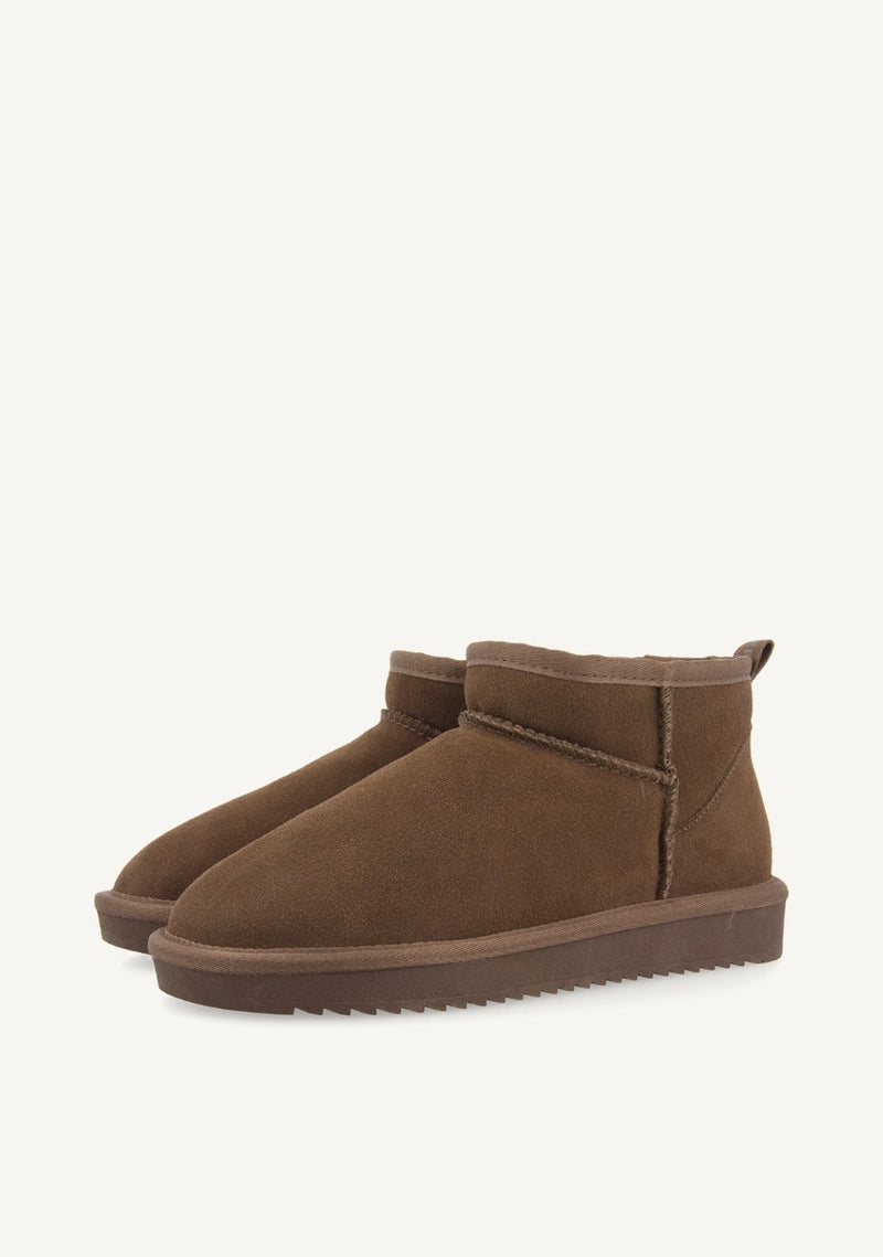 BOTAS AUSTRALIANAS COLOR TAUPE DE CAÑA BAJA PARA MUJER BEREK