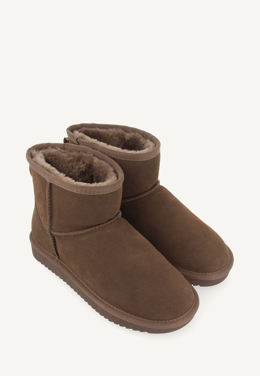 BOTAS AUSTRALIANAS COLOR TAUPE DE CAÑA MEDIA PARA MUJER GILLIAM