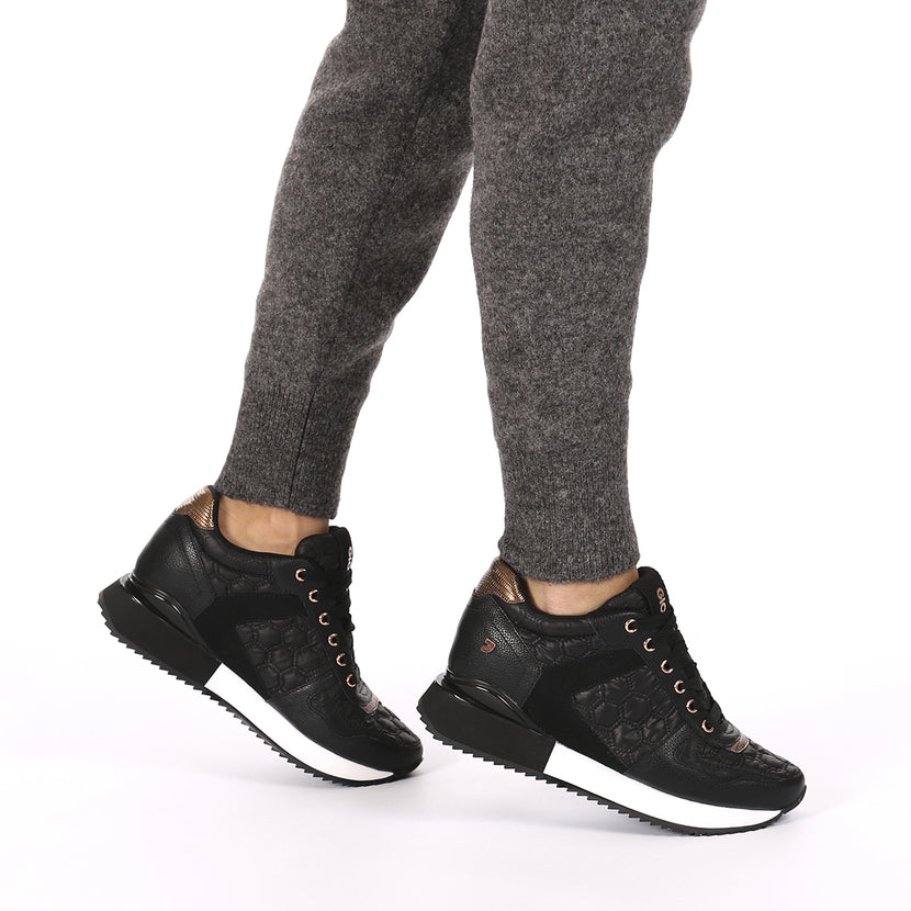 Sneakers negras con cuña interna para mujer ULSTEIN 