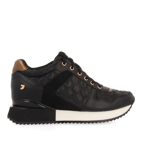 SNEAKERS NEGRAS CON CUÑA INTERNA PARA MUJER ULSTEIN 