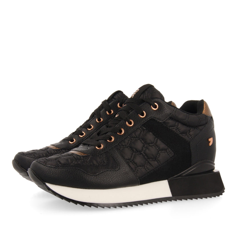 Sneakers negras con cuña interna para mujer ULSTEIN 