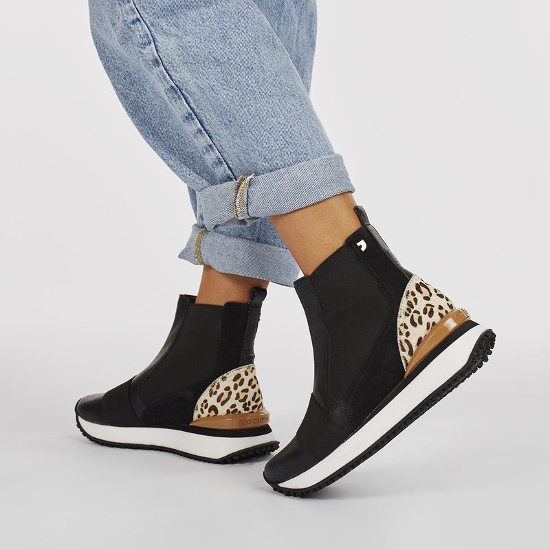 Sneakers pretas estilo botim chelsea com detalhes de estampado animal para mulher LUNNER