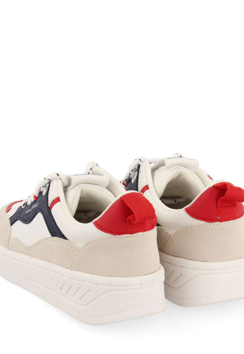 SNEAKERS BLANCAS CON DETALLES AZUL Y ROJO Y CORDONES TIPO TREKKING CARLYLE