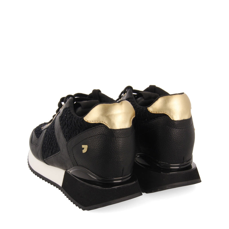 SNEAKERS DE CUÑA INTERNA NEGRAS PARA MUJER BAZINE