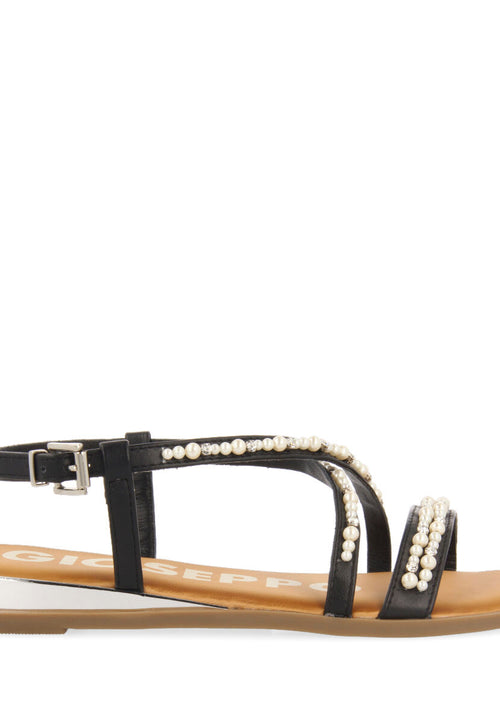 SANDALIAS EN COLOR NEGRO CON DETALLE DE PERLAS Y MINI CUÑA PARA MUJER JENNE