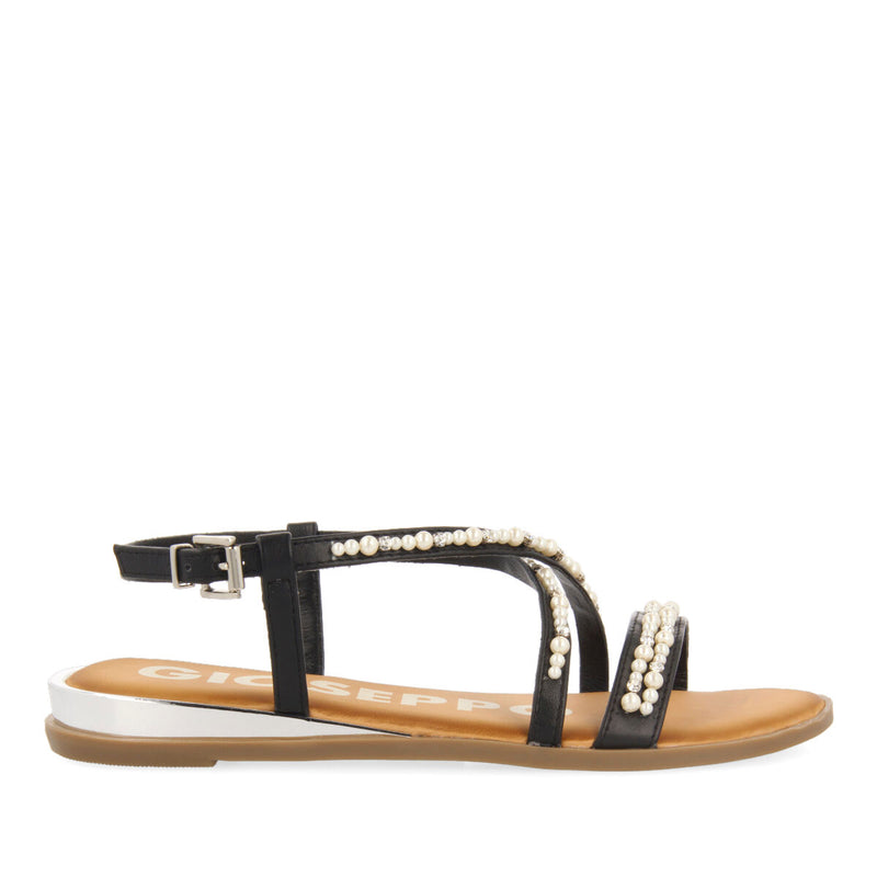 SANDALIAS EN COLOR NEGRO CON DETALLE DE PERLAS Y MINI CUÑA PARA MUJER JENNE
