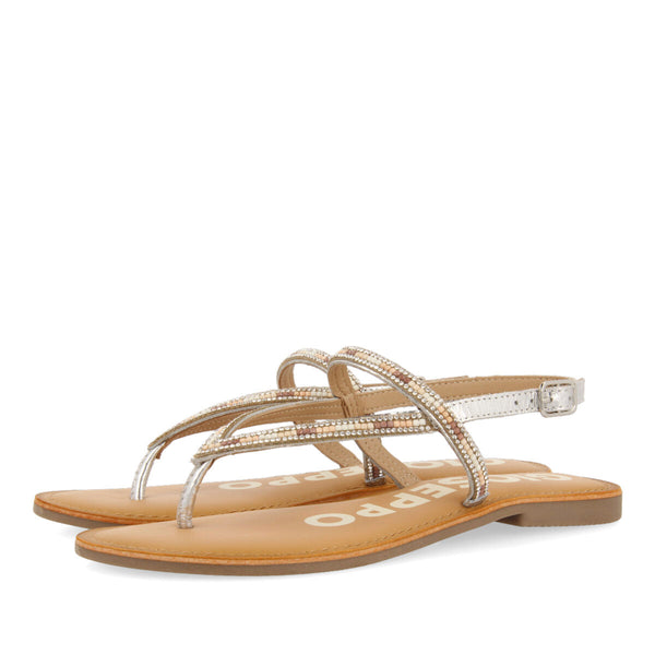 SANDALIAS PLATA CON TIRAS Y ADORNO DE CUENTAS PARA MUJER SULLANA
