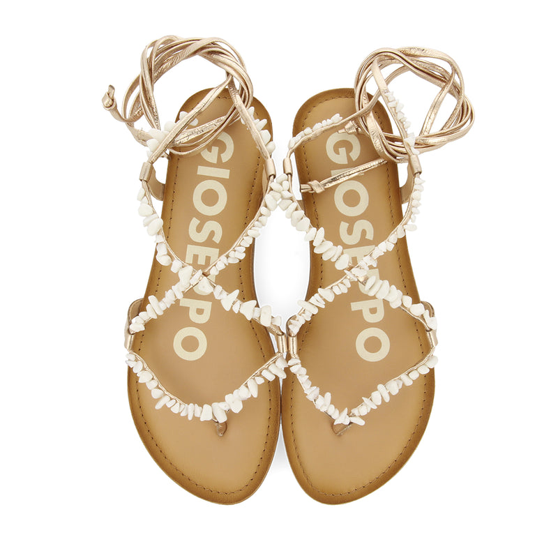 SANDALIAS DE PIEL COLOR DORADO CON ADORNOS EN BLANCO PARA MUJER LISIEUX
