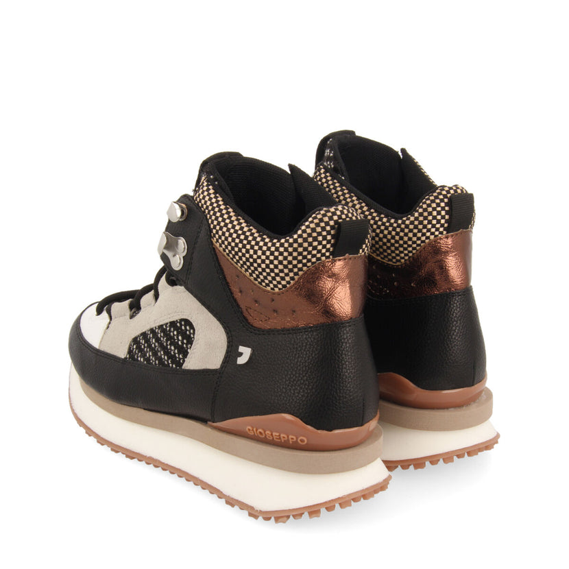 Sneakers estilo botim de montanha castanhos que combinam texturas e peças brancas, pretas e cor cobre para mulher lustenau