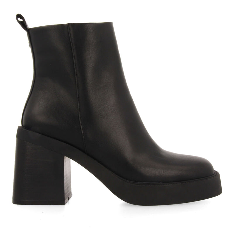 Altrier women's black ankle boots with square toes, thick platforms and wide heels