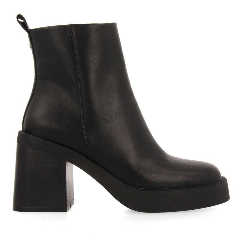 Altrier women's black ankle boots with square toes, thick platforms and wide heels