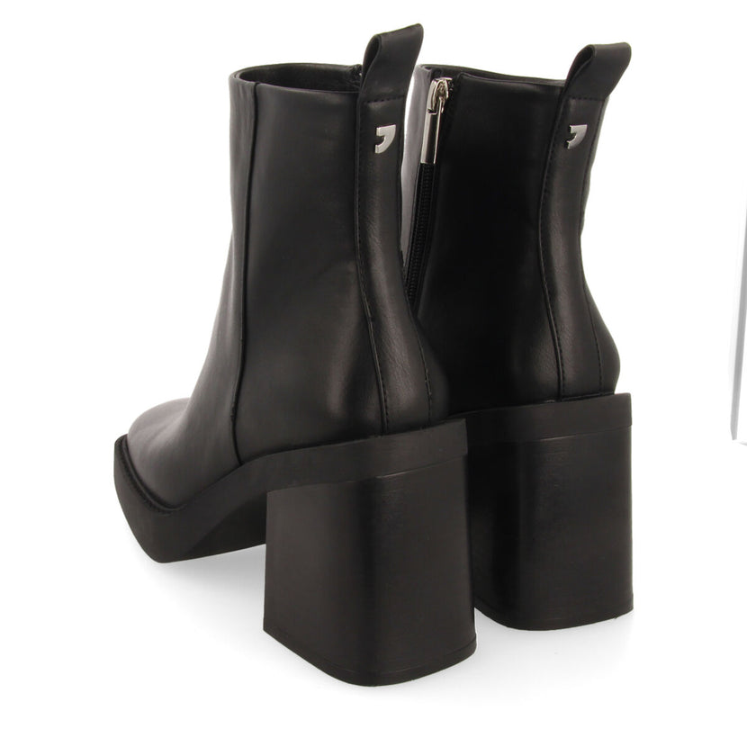 Altrier women's black ankle boots with square toes, thick platforms and wide heels
