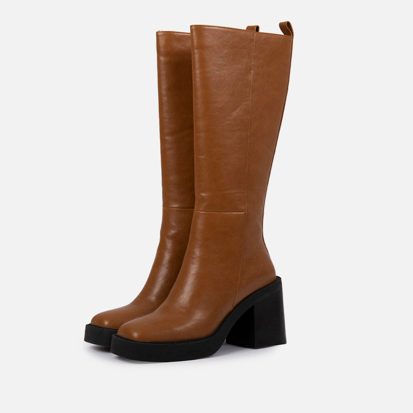 Bota color cuero alta lisa de punta cuadrada con plataforma gruesa y tacón ancho para mujer goeblange