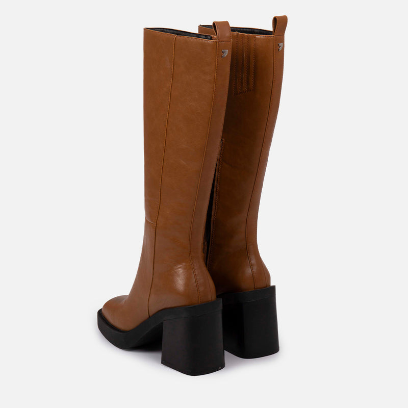 Bota color cuero alta lisa de punta cuadrada con plataforma gruesa y tacón ancho para mujer goeblange