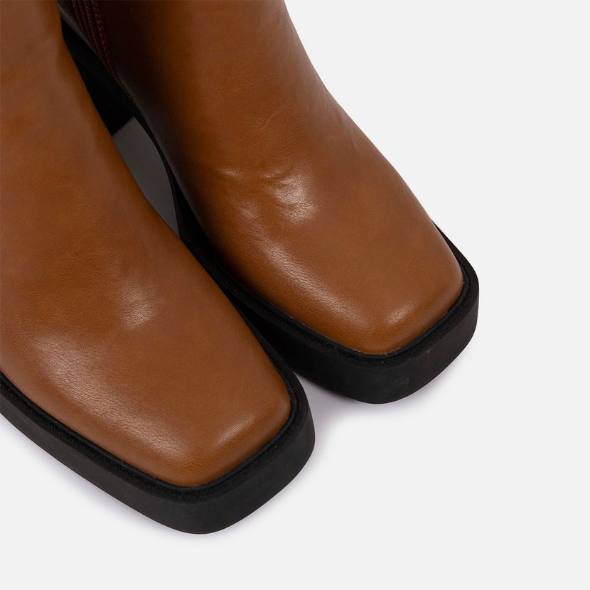 Bota color cuero alta lisa de punta cuadrada con plataforma gruesa y tacón ancho para mujer goeblange