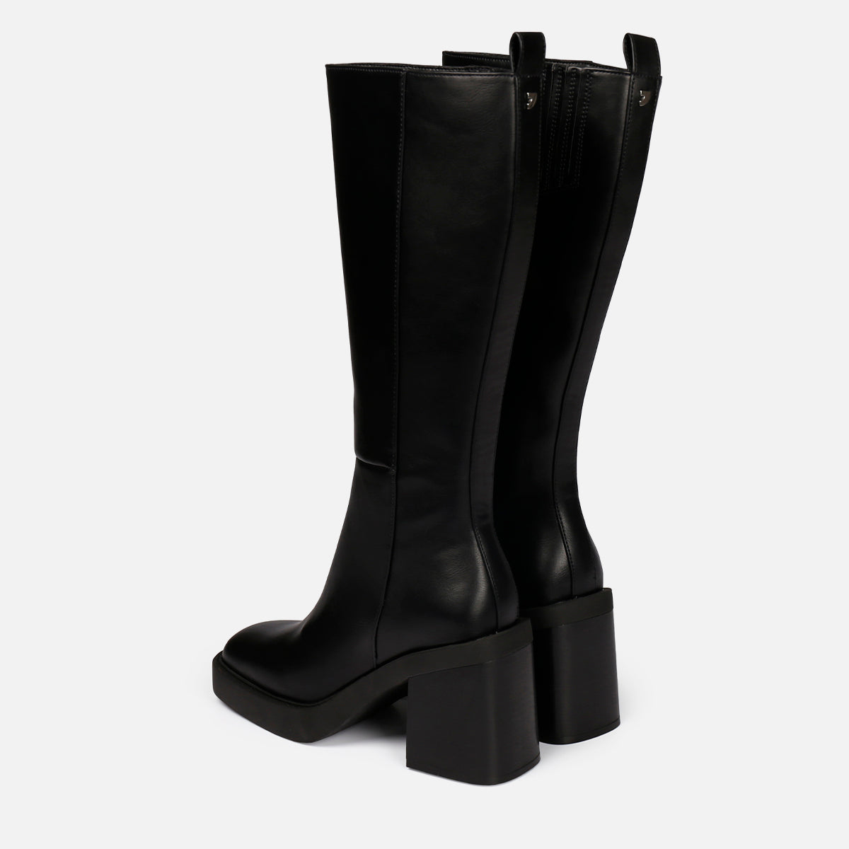 Stivali alti neri da donna goeblange, a punta quadrata con plateau alto e tacco ampio.