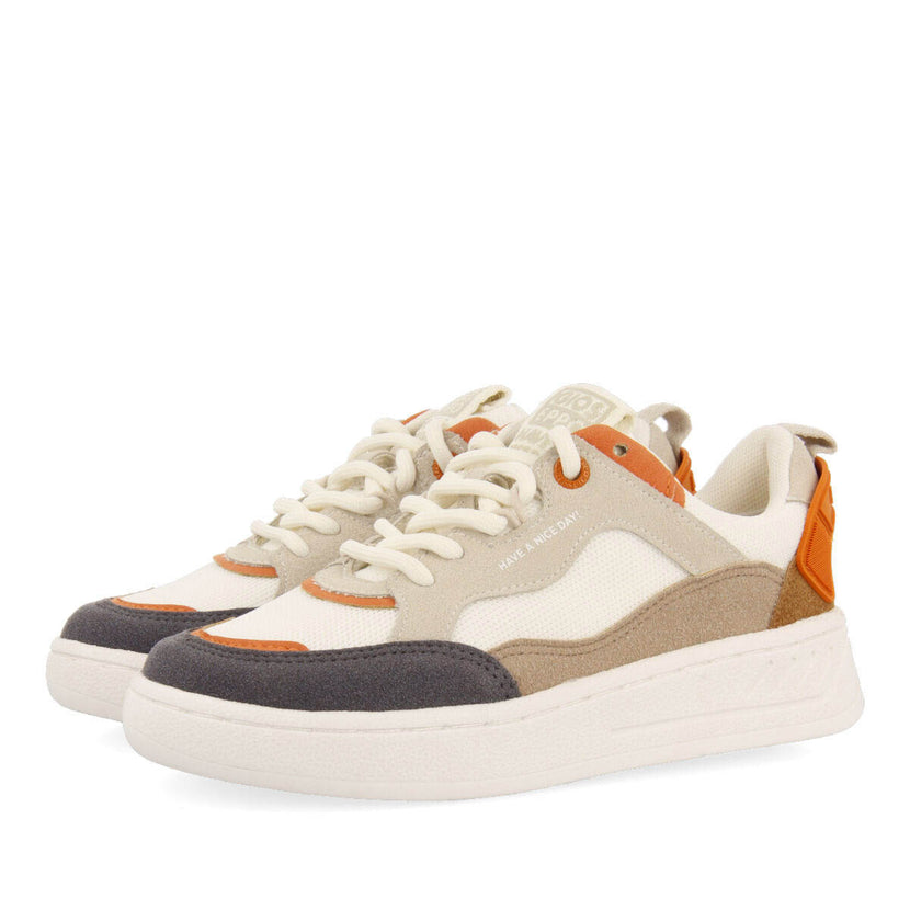 Sneakers off-white con suela tipo casco para niño lepaud