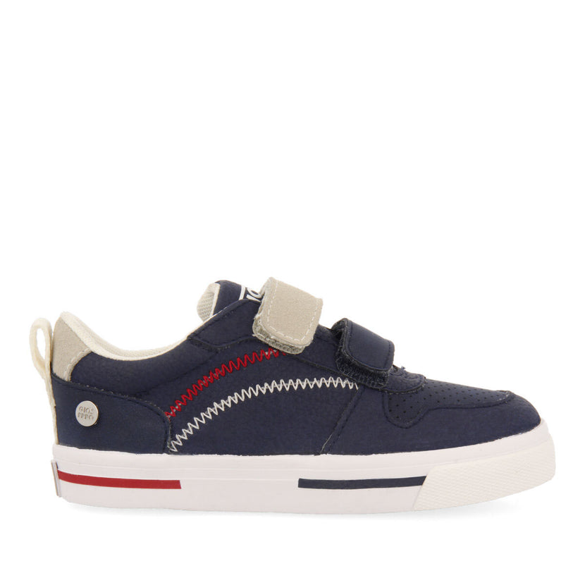 Sneakers azul marino con pespuntes de colores para niño maceio