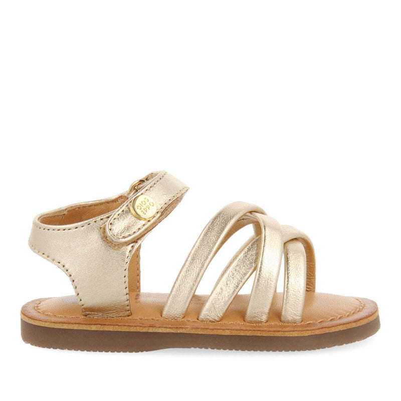Sandalias de piel en color oro para niña coiniza