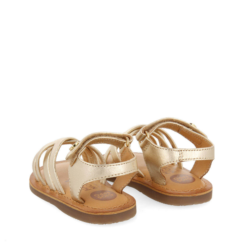 Sandalias de piel en color oro para niña coiniza
