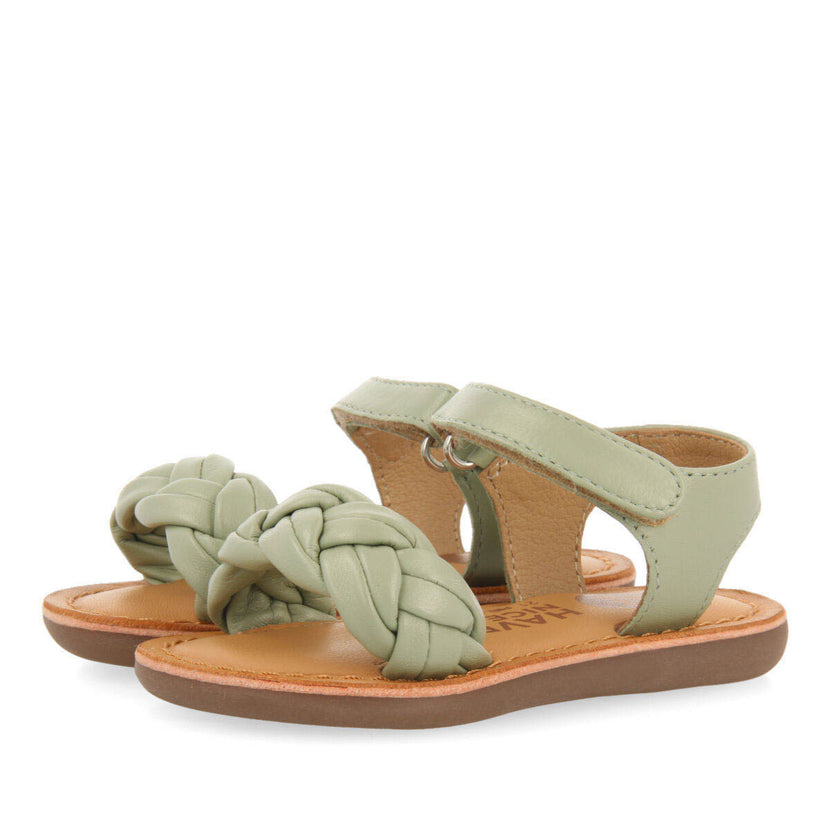 Sandalias de piel en color menta con trenza para niña ennery