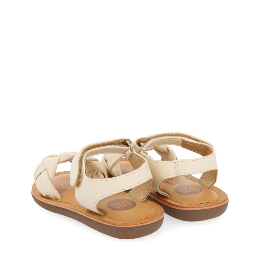 Sandalias de piel en color off-white con trenza para niña ennery