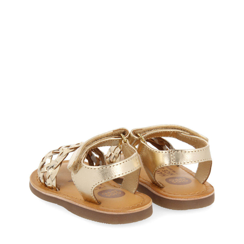 Sandalias de piel en color oro con trenza para niña mainsat