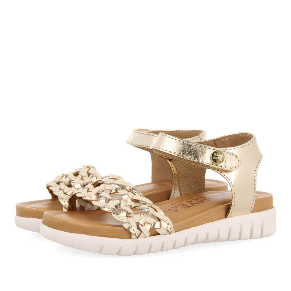 Claudon girls gold leather sandals withlaited vamps