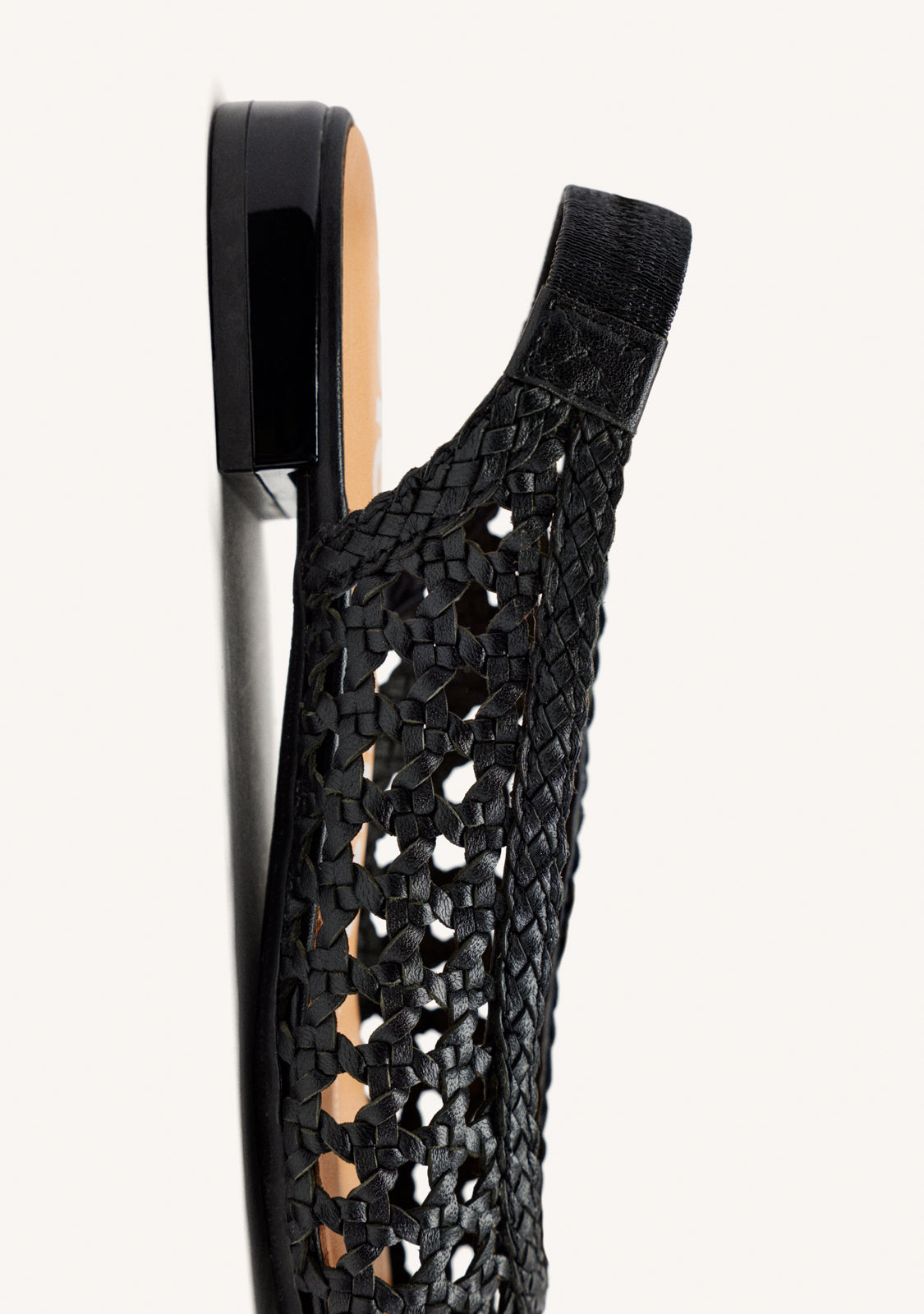 GUATAVITA WOMEN'S BLACK LEATHER BALLET FLATS WITH BRAIDING