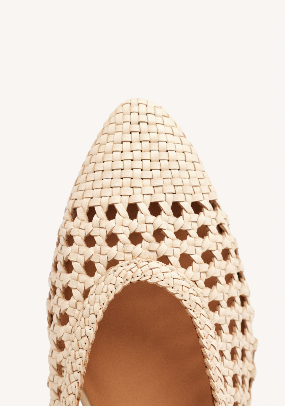 GUATAVITA WOMEN'S OFF-WHITE LEATHER BALLET FLATS WITH BRAIDING