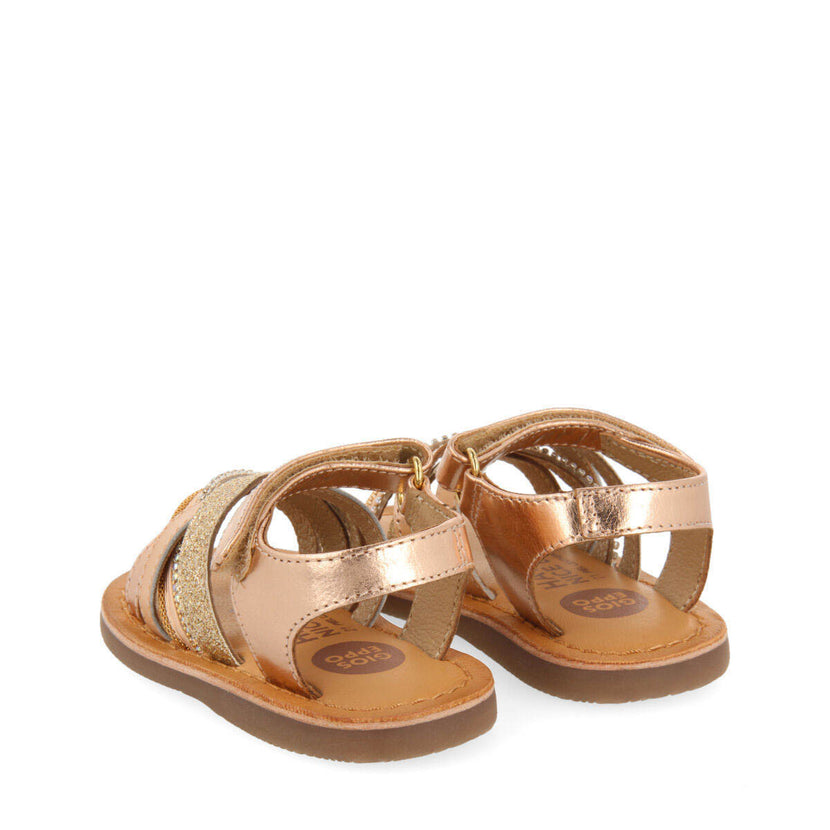Sandalias de piel con detalles en color rosa para niña olaya
