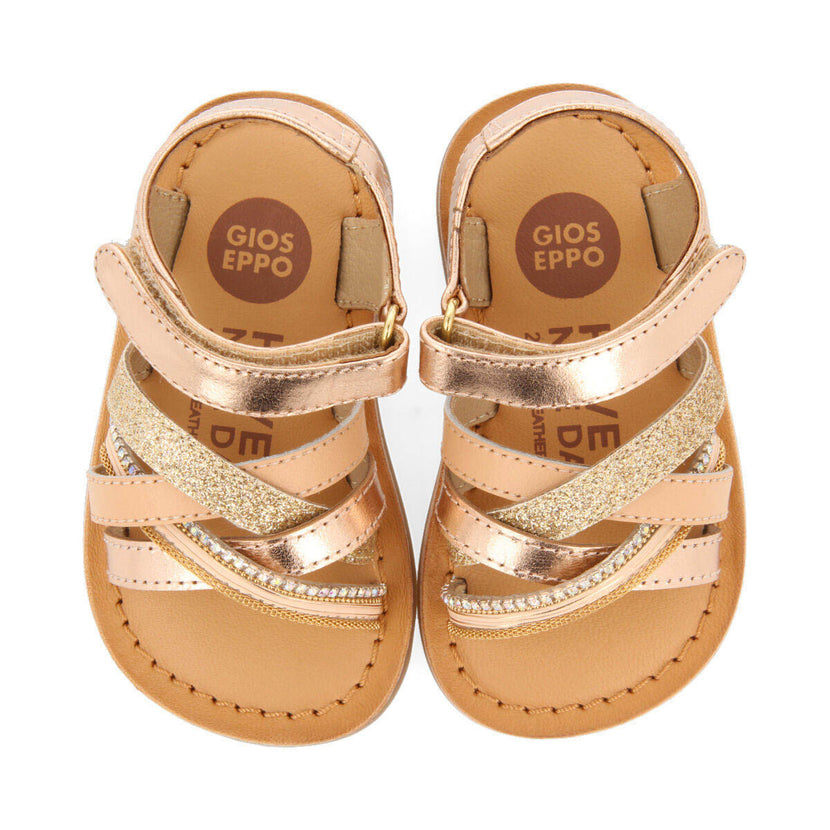 Sandalias de piel con detalles en color rosa para niña olaya