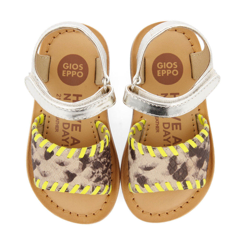 Sandalias con detalles en flúor amarillo y animal print para niña elanora