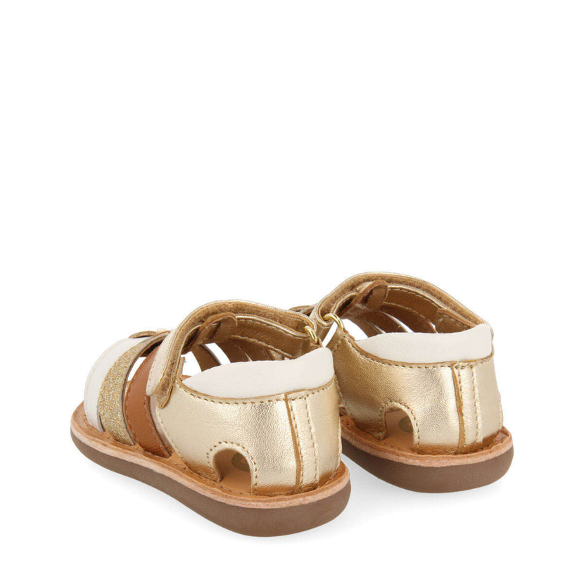 Sandalias de piel tipo cangrejeras en color oro para niña soacha