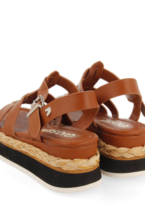 Sandalias color cuero tipo cangrejera con plataforma para mujer vaumas 