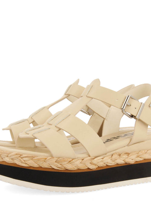Sandalias color off-white tipo cangrejera con plataforma para mujer vaumas 