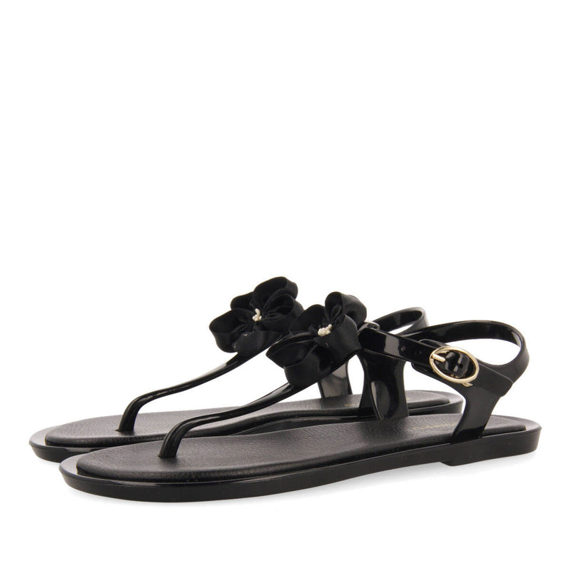 Itaucu women's black sandals with details
