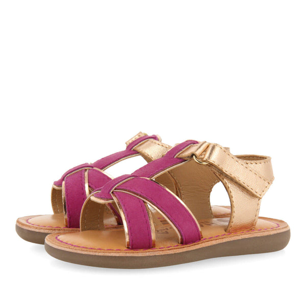 Sandalias de piel en color fucsia con detalles vivos metalizados para niña argis