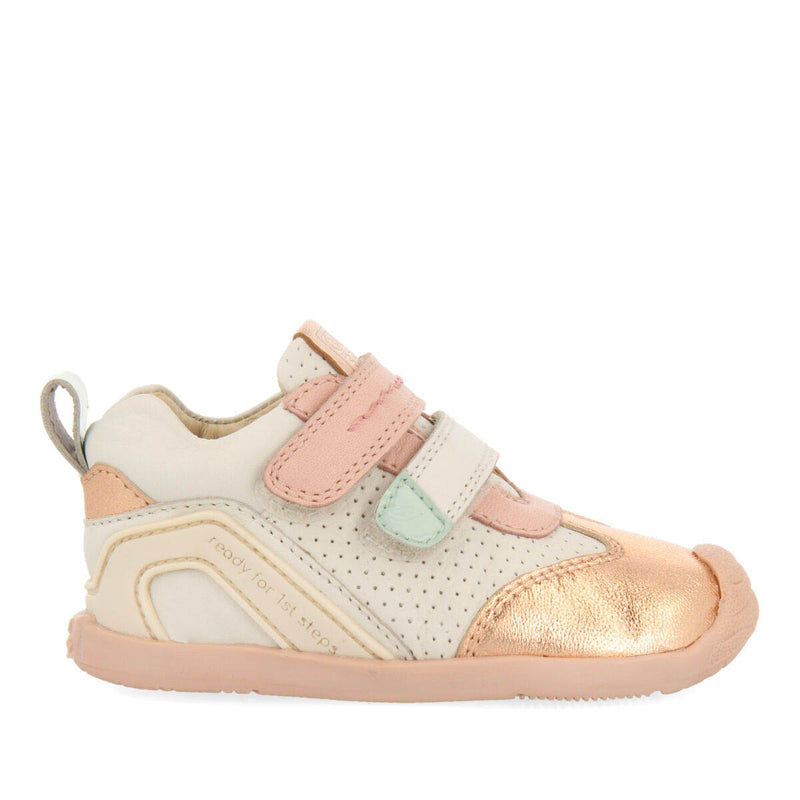 Sneakers de pele cor-de-rosa para menina carandai