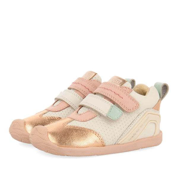 Sneakers de pele cor-de-rosa para menina carandai