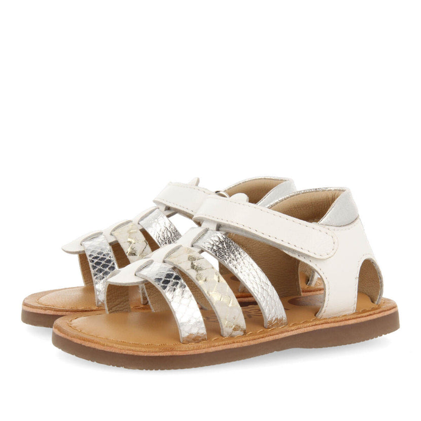 Sandalias de piel con corte tipo cangrejera blancas para niñas ragni